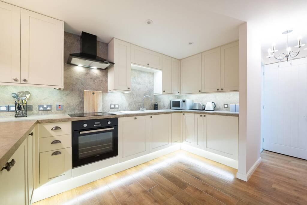 Burlington Place, Shrewsbury. 2 Bedroom, Private Parking, 5 Minutes From Town المظهر الخارجي الصورة